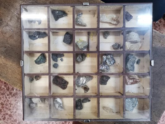 2er-Set Transparente Quadratische Vitrine – Für Mineralien, Sammlerstücke & Ausstellungsstücke 2er-Set Transparente Quadratische Vitrine – Für Mineralien, Sammlerstücke & Ausstellungsstücke