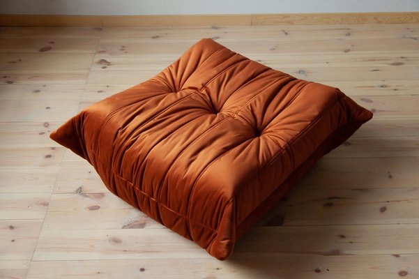Amber Orange Togo Pouf aus Samt und 2-Sitzer Sofa von Michel