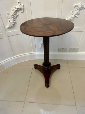Sinewi Additive Acquiesce Antique Victorian Figured Mahogany Lamp Table for sale at Pamono