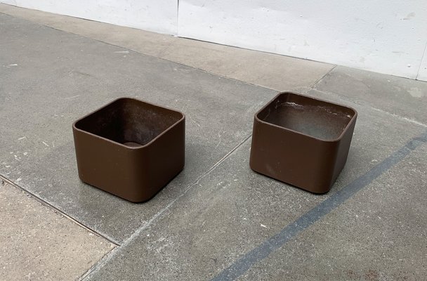 70s Vintage Space Age Flower Base 2点 辰砂 Space Age Flower Planter, 1970s, Set of 2 for sale at Pamono