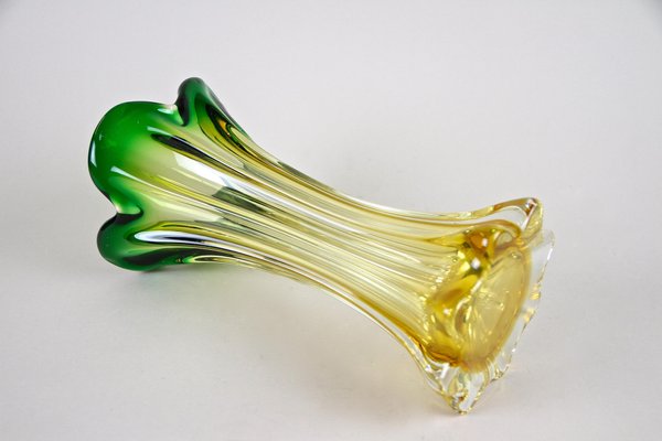 工芸品 Murano Glass Vase (Green & Yellow) Mid-Century Italian Vase in Green Yellow Murano Glass, 1960