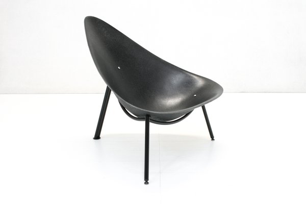 Tripod 2024 shell chair