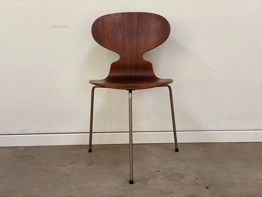 Sedia Ant Mid-Century in palissandro di Arne Jacobsen per Fritz Hansen,  Danimarca
