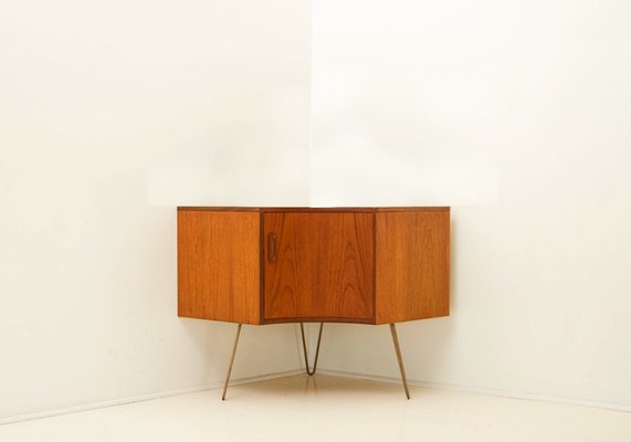 Small Mid-Century Corner Cabinet in Teak by Victor Wilkins for G-Plan for  sale at Pamono