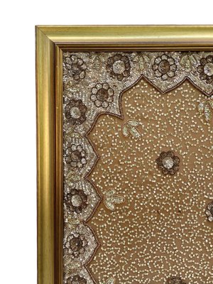 Orientalische Wanddekoration, Indien, 20. Jh., Paillettenstickerei, Gerahmt
