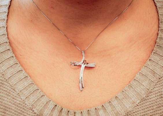 Karat White Gold Cross Pendant Necklace 