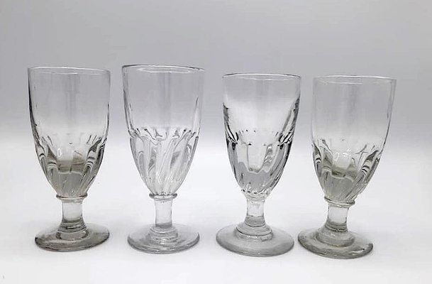 https://cdn20.pamono.com/p/g/1/3/1347278_8bqkp5ht4b/absinthe-drinking-glasses-set-set-of-16-5.jpg