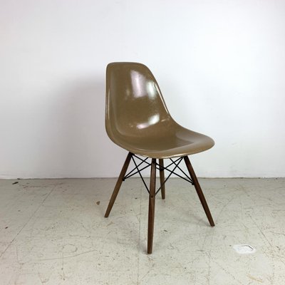 DSW Side Chair by Charles Eames for Herman Miller for sale at Pamono