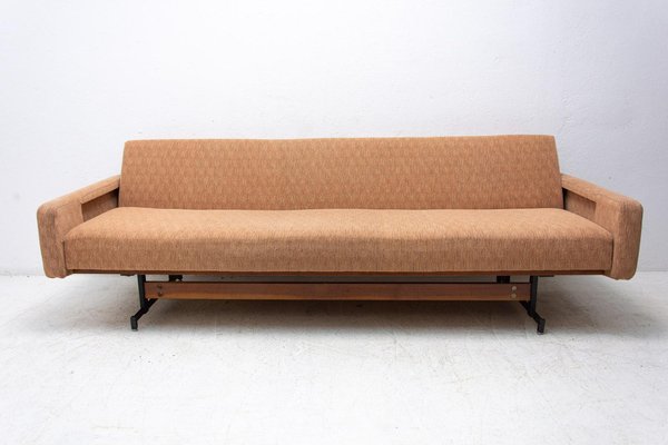 Sofá cama plegable Mid-Century, Checoslovaquia, años 70 en venta en Pamono