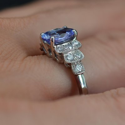 Ring in Platinum with a Tanzanite and Diamonds