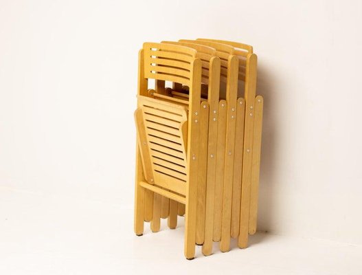 Plywood folding outlet