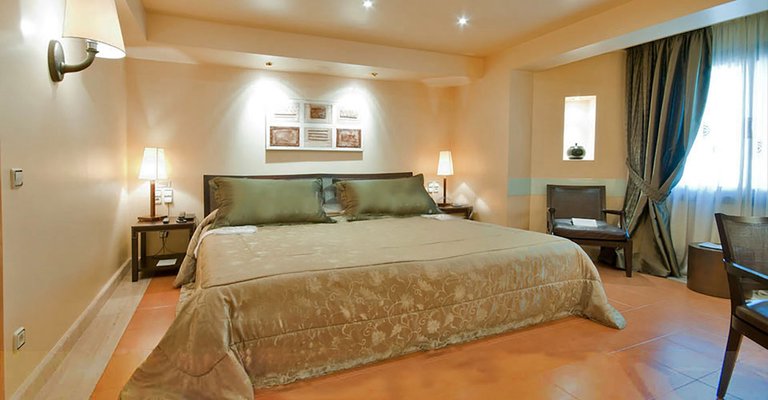 Letto grande di Romeo Sozzi per Promemoria in vendita su Pamono