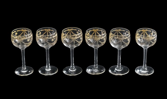 https://cdn20.pamono.com/p/g/1/3/1369236_591n81tyf8/antique-french-liqueur-glasses-attributed-to-baccarat-saint-louis-crystal-set-of-6-2.jpg