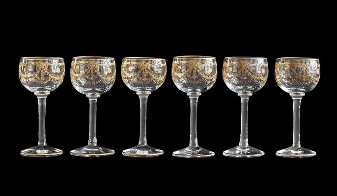 https://cdn20.pamono.com/p/g/1/3/1369236_syuiuuobgu/antique-french-liqueur-glasses-attributed-to-baccarat-saint-louis-crystal-set-of-6-1.jpg