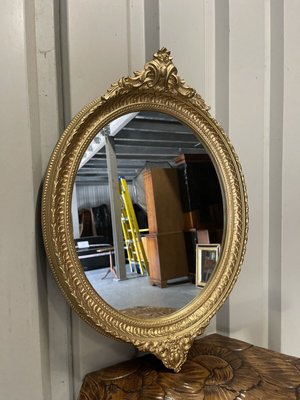 Espejos ovalados dorados. Juego de 2 en venta en Pamono