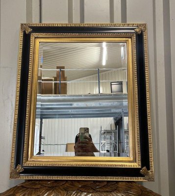 Espejo dorado cuadrado de metal con acabado vintage