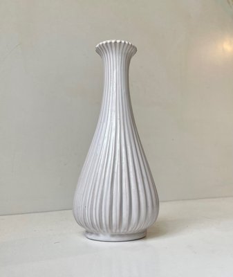 Weiß Geriffelte Keramik Vase von Eslau, 1950er bei Pamono kaufen