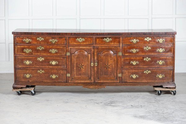 Große George I Kommode aus Eiche, England, 1720er bei Pamono kaufen