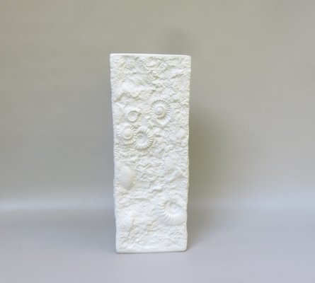 Weiße Bisquit-Porzellan Vase von Ak Kaiser, 1970er bei Pamono kaufen