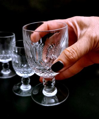 https://cdn20.pamono.com/p/g/1/3/1385435_yemd65d5wy/french-beaux-art-style-ground-crystal-liqueur-glasses-1920-set-of-6-18.jpg