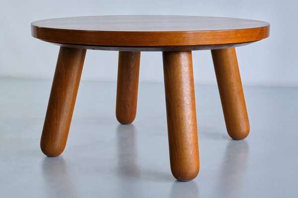 Runder Couchtisch aus Eiche von Otto Færge, Dänemark, 1940er bei Pamono kaufen