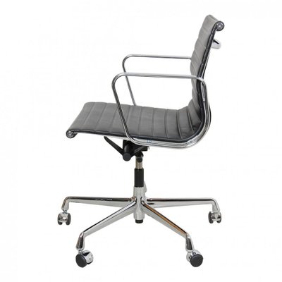stapel taal factor Black Leather and Chrome Ea-117 Office Chair by Charles Eames for Vitra for  sale at Pamono