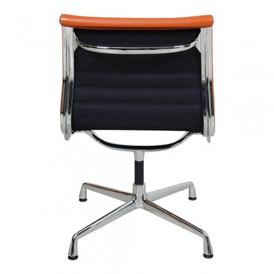 Eames 105 store