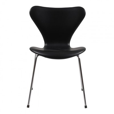3107 Chair in Black Leather by Arne Jacobsen for Fritz Hansen for sale at Pamono