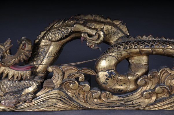 Decorazione da parete con drago cinese in legno dorato in vendita su Pamono