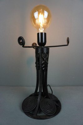 Un bougeoir d'église torsadé en fer forgé de style néo-gothique, 19