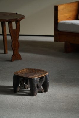 Tabouret pied de table rectangulaire sculpté dans un blo…