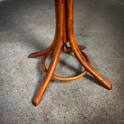 el viento es fuerte explique parrilla Perchero de pie vintage de madera estilo Thonet en venta en Pamono