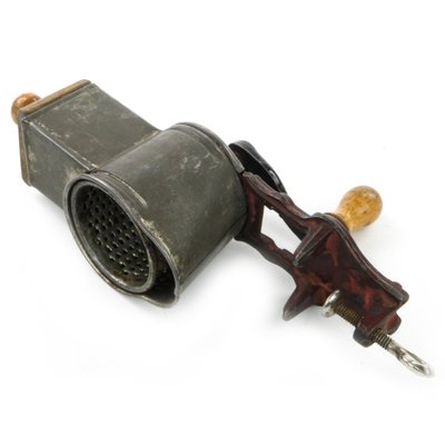 https://cdn20.pamono.com/p/g/1/4/1408744_4j90a5owwh/art-nouveau-nut-grinder-from-harras-germany-early-1900s-9.jpg