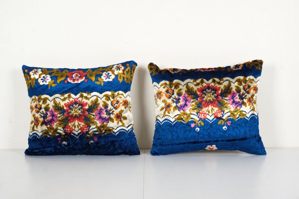 https://cdn20.pamono.com/p/g/1/4/1409459_rv7tbidzp9/blue-velvet-cushion-covers-set-of-2-1.jpg