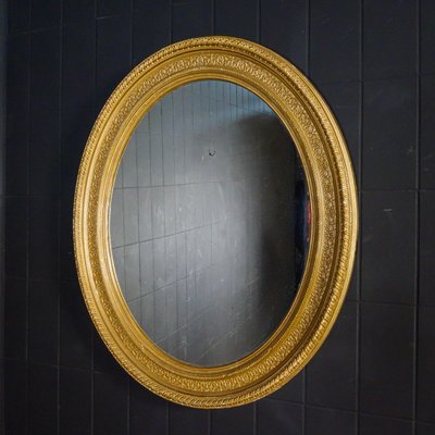 Specchio ovale antico con cornice dorata in vendita su Pamono