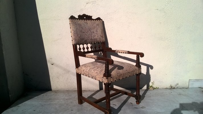 Small throne chair hotsell