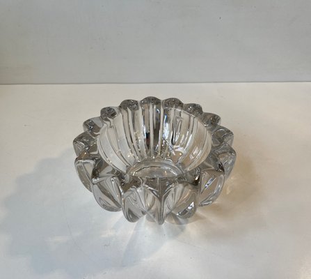 https://cdn20.pamono.com/p/g/1/4/1427212_z4mhi0q6jw/french-art-deco-glass-bowl-by-pierre-davesn-1940s-1.jpg