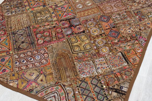 Tapisserie décor murale vintage brodée perles ethniques travail manuel