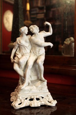 Weißes Porzellan Gruppe von männlichen und weiblichen Figuren, Ende 19. Jh. von Capodimonte, 1890er