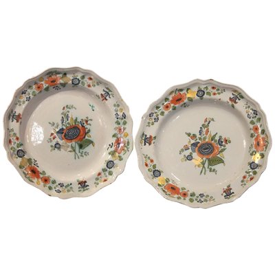 Multi colored plates top