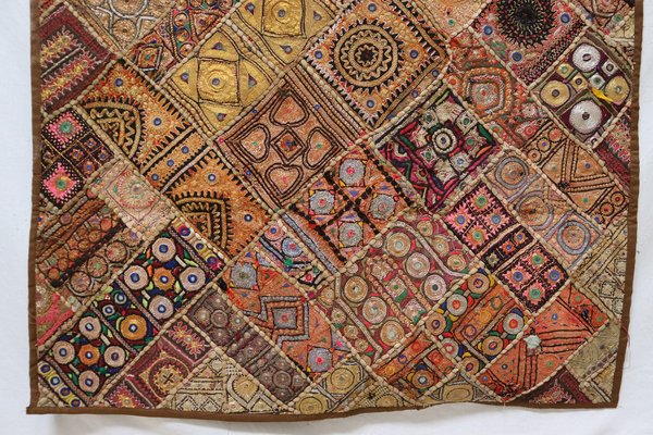 Tapisserie Murale Ethnique Vintage - Broderie Fine Zari, Inde, Or, 25x50 Pouces, Verticale