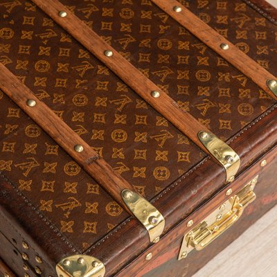Vintage French Courier Trunk in Natural Cow Hide from Louis Vuitton, 1930  for sale at Pamono