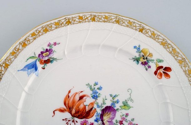 Antike Teller aus geschwungenem Porzellan, 1800er, 5er Set bei Pamono kaufen | Dekoschalen