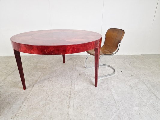 Italienischer Esstisch aus rot lackiertem Pergament, 1960er bei Pamono kaufen