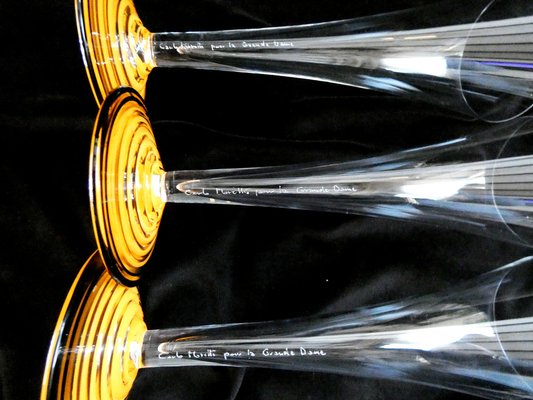 https://cdn20.pamono.com/p/g/1/4/1455774_xzsgofn3bc/murano-crystal-champagne-glasses-by-carlo-moretti-for-veuve-clicquot-pure-la-grande-dame-2000s-set-of-6-4.jpg