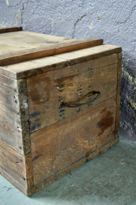 Große Holztruhe, 1940er bei Pamono kaufen