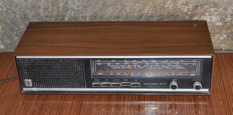 bolsillo Impresionante Canberra RF412 Radio from Grundig, 1977 for sale at Pamono