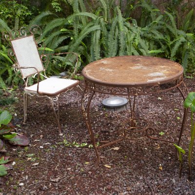 Tavolino da giardino vintage in ferro battuto, anni '50 in vendita su Pamono