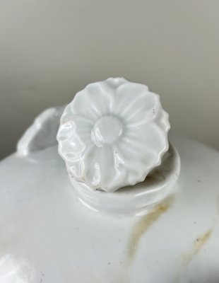 Très Ancien Dénoyauteur Avec Réceptacle En Porcelaine Blanche – Longueur 17cm – Bon état