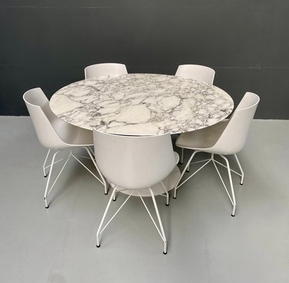 Knoll round outlet dining table
